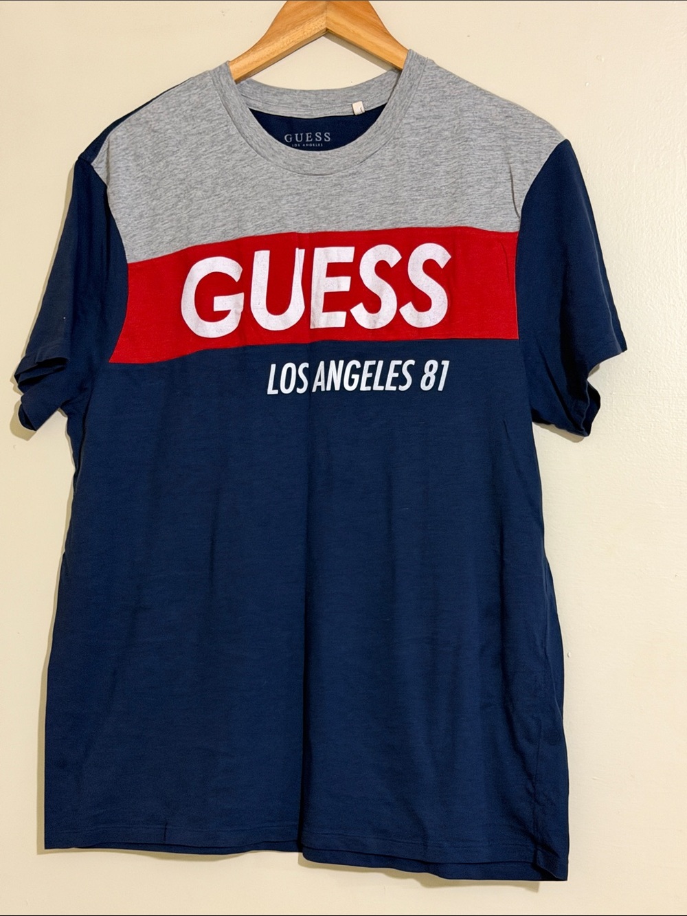 Guess tee